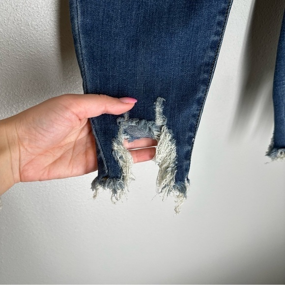 Judy Blue Shark Attack Distressed Skinny Cropped Jeans Dark Wash Size 26 Women’s - Picture 9 of 11